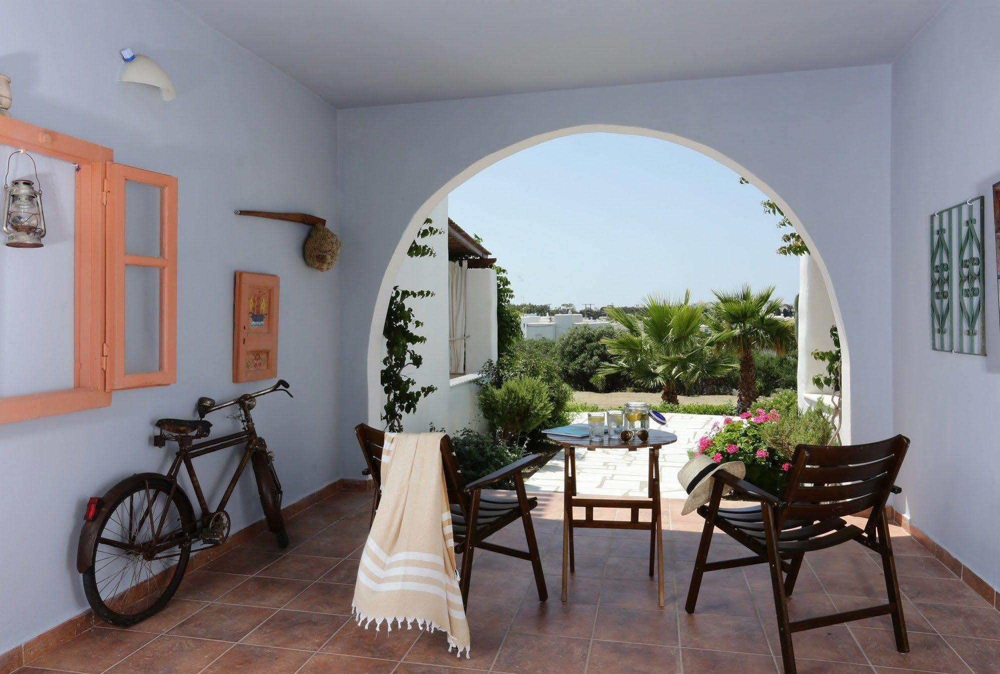 9 Muses - Paros Aparthotel ภายนอก รูปภาพ
