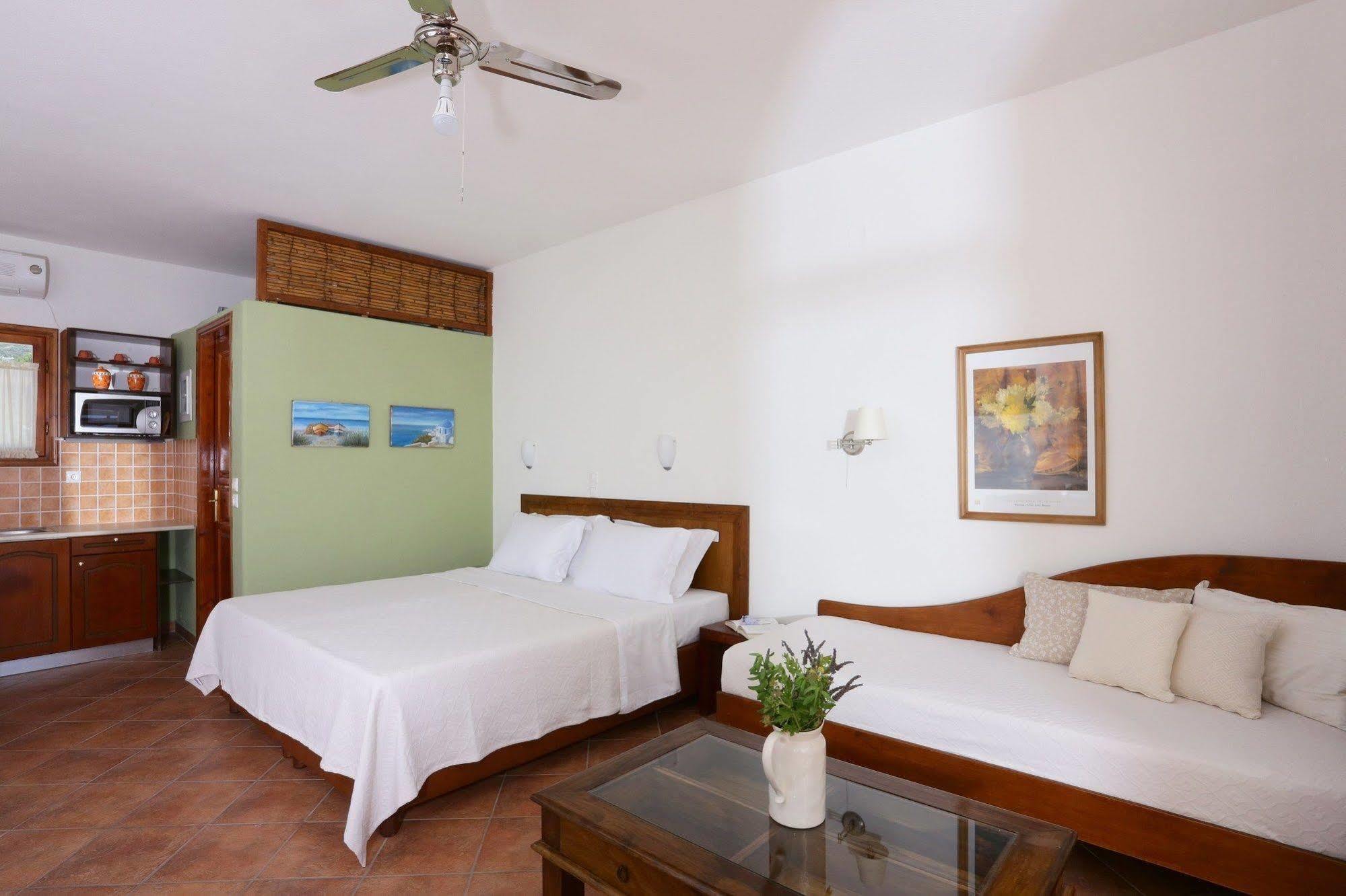 9 Muses - Paros Aparthotel ภายนอก รูปภาพ