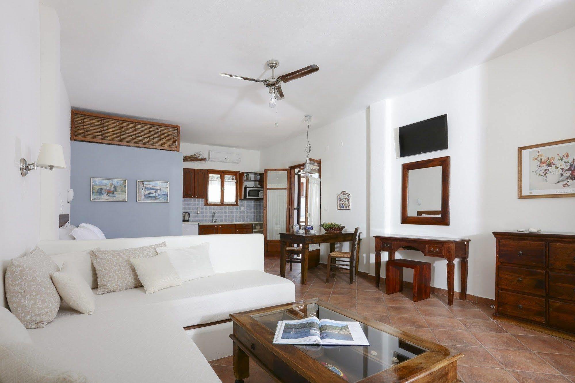 9 Muses - Paros Aparthotel ภายนอก รูปภาพ