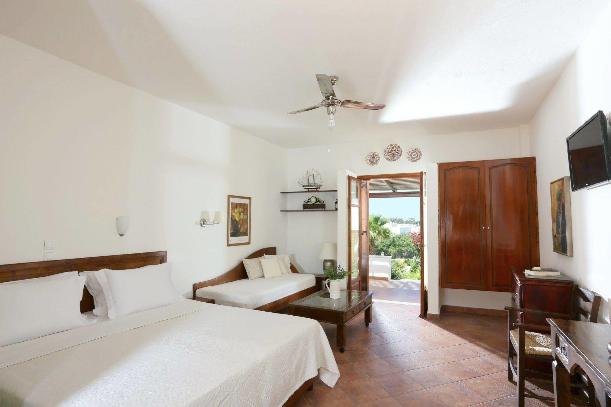 9 Muses - Paros Aparthotel ภายนอก รูปภาพ