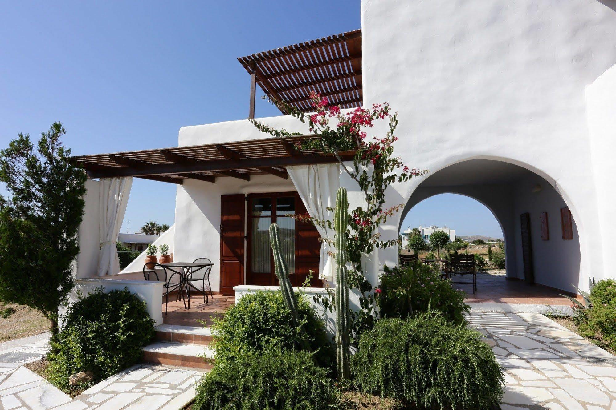 9 Muses - Paros Aparthotel ภายนอก รูปภาพ